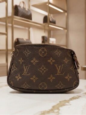 AUTHENTIC Louis Vuitton Monogram LV logo Pouch PM — purse bag
